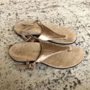 Vionic Rest Kirra sandals size 8